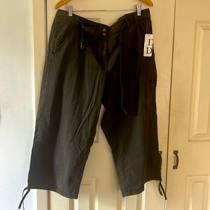 Cargo Capri Pant - Dalia Collection